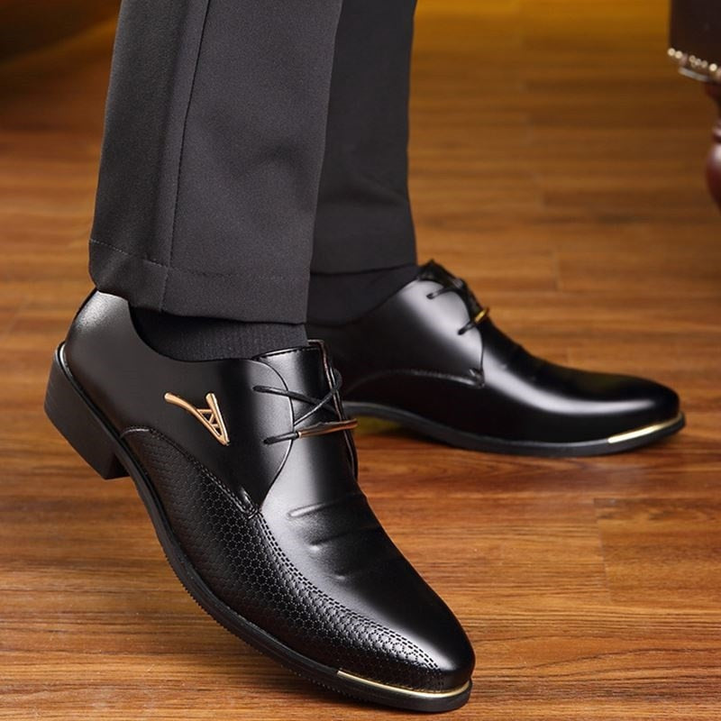New Men Dress Shoes Men Wedding Shoes Oxfords Fashion Business Dress Men Shoes 2020 New Classic patent Leather Men's Suits Shoes