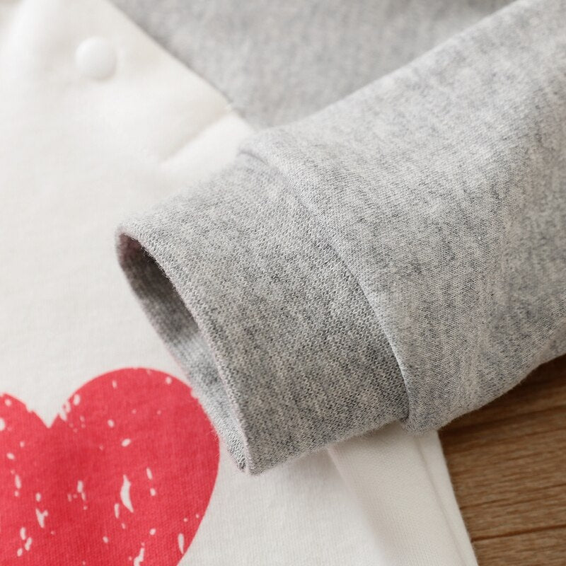 PatPat 100% Cotton Letter and Heart Print Long-sleeve Baby Jumpsuit