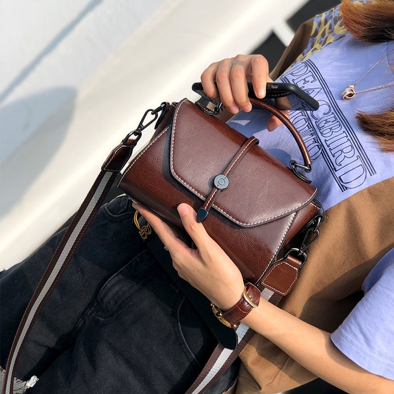 Small Leather Bag Women's 2022 Fashion Handbag Shoulder Bag Ladies Cowhide Purse Messenger Crossbody Bag Simple and Versatile