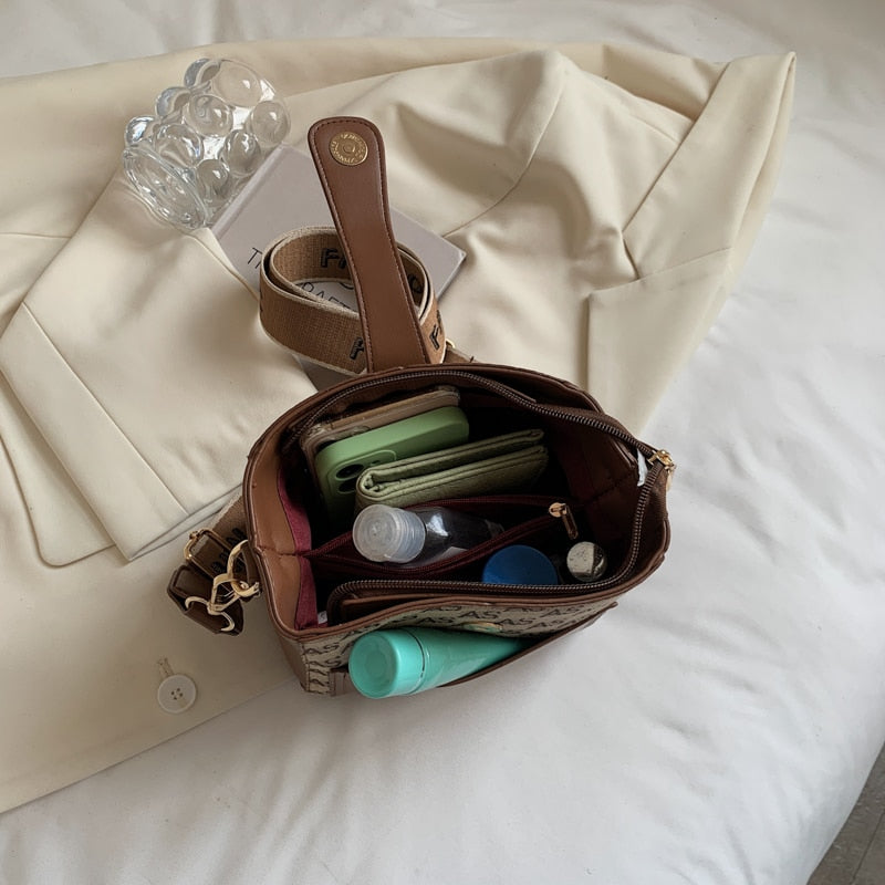 Casual Designer Women's Bag 2022 Trend Simple Bucket Crossbody Bags Wide Shoulder Handbags Elegant Wild Female Shoulder Bags Sac