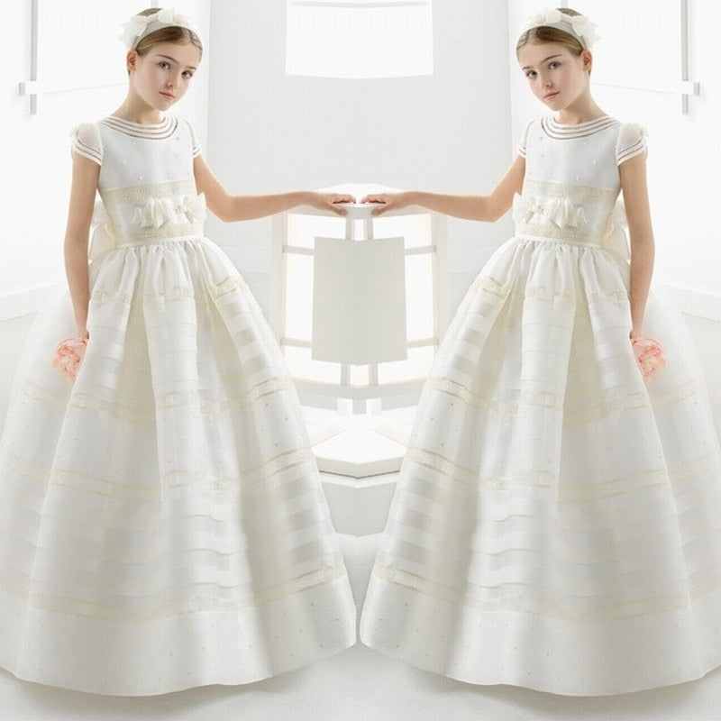 Cute Ball Gown White First Communion Dresses for Girls Satin Empire Bow Floor Length Flower Girl Dresses for Weddings Birthday
