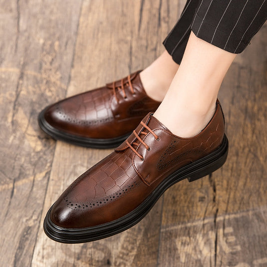 Fashion Men&#39;s Dress Shoes Men Luxury brogue oxfords Ventilation Pointed Toe Slip On Casual Leather Wedding party Shoes men