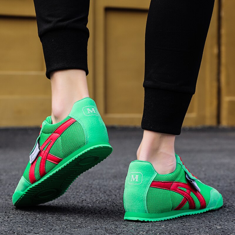 New Fashion Green Sneakers Men Designer Gym Trainers Mesh Breathable Running Shoes Men Vintage Walking Canvas Sneaker Men Flats