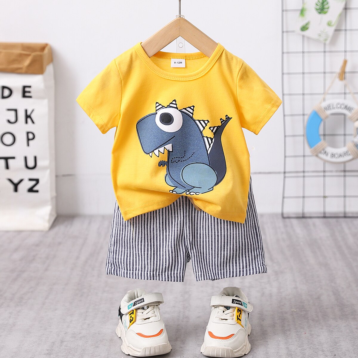 PatPat 2pcs Baby Boy Cartoon Dinosaur Print Short-sleeve T-shirt and Pinstriped Shorts Set